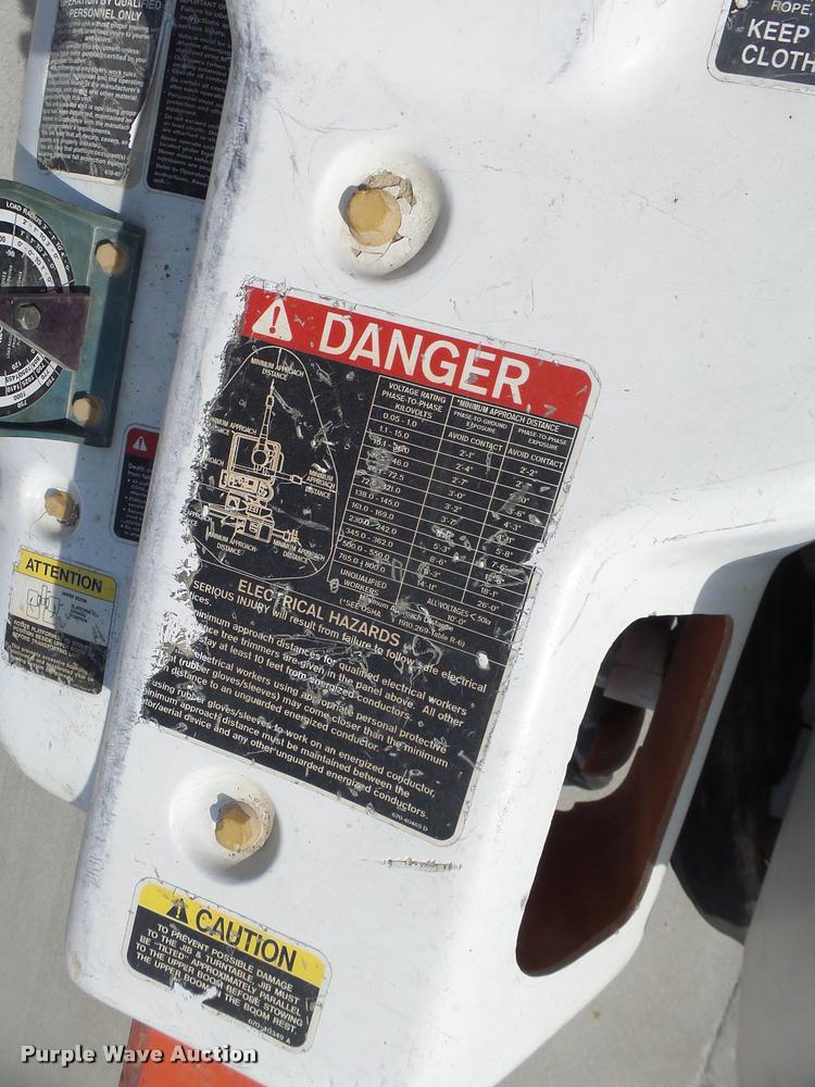 image for item DA3461 2008 International 7400 bucket truck