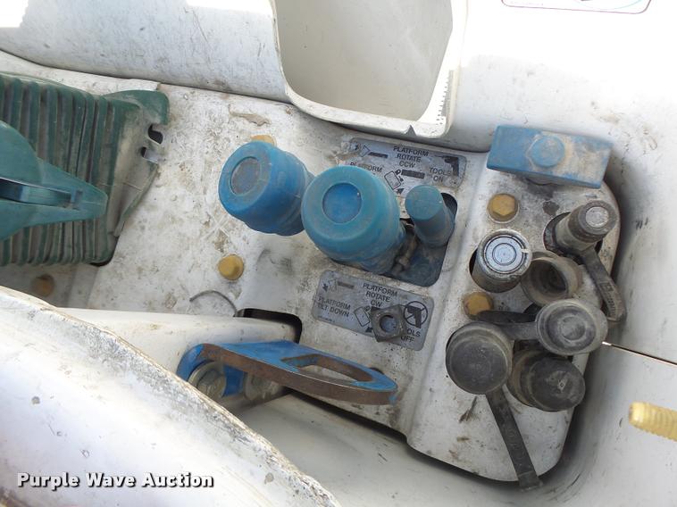 image for item DA3461 2008 International 7400 bucket truck