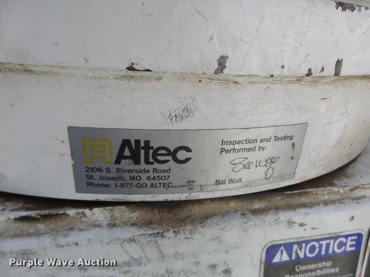 image for item DA3461 2008 International 7400 bucket truck