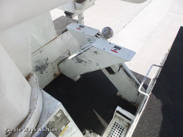 image for item DA3461 2008 International 7400 bucket truck