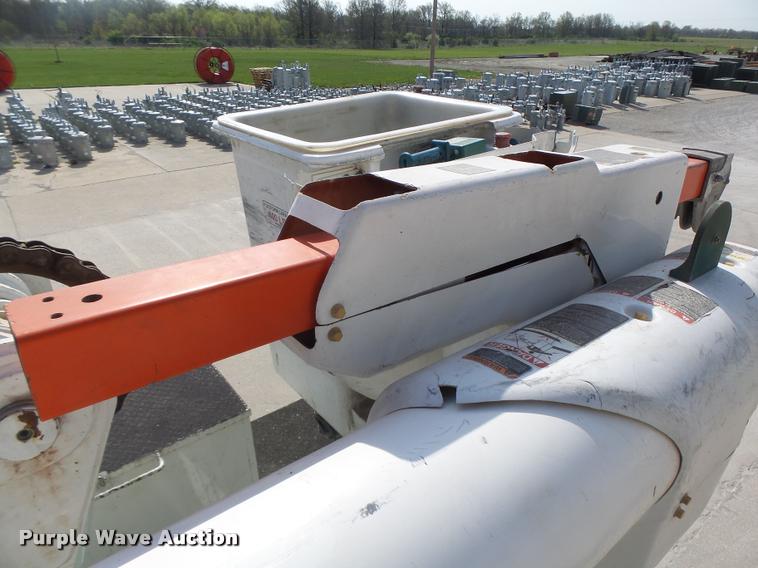 image for item DA3461 2008 International 7400 bucket truck