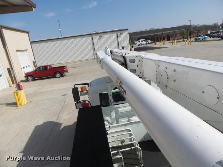 image for item DA3461 2008 International 7400 bucket truck