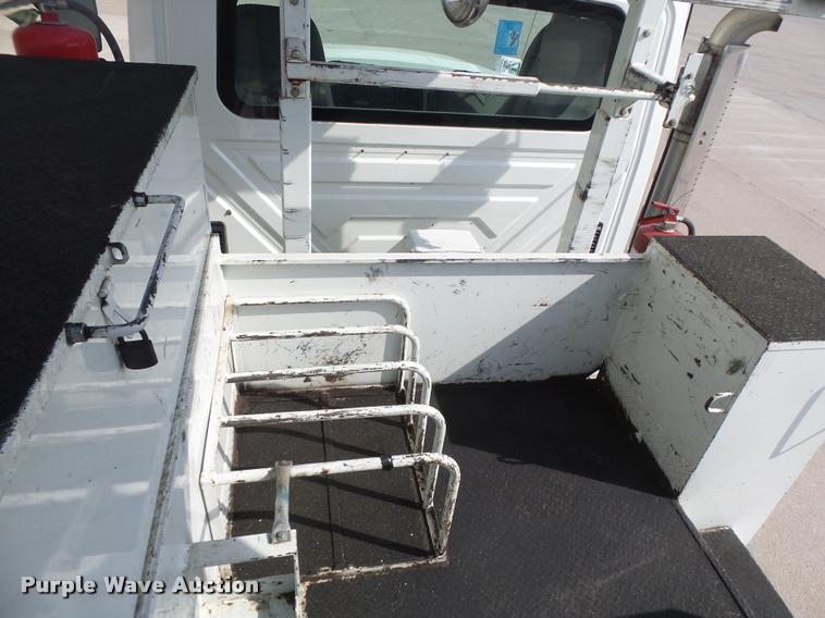 image for item DA3461 2008 International 7400 bucket truck