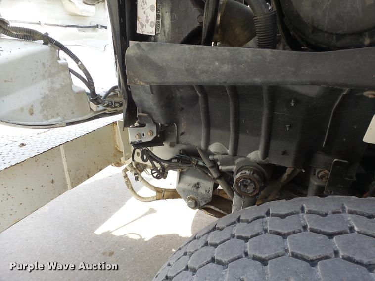 image for item DA3461 2008 International 7400 bucket truck