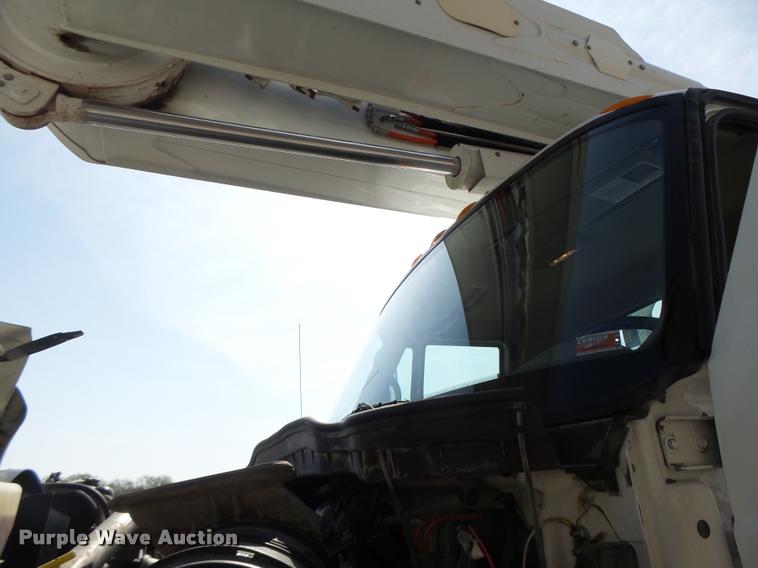 image for item DA3461 2008 International 7400 bucket truck