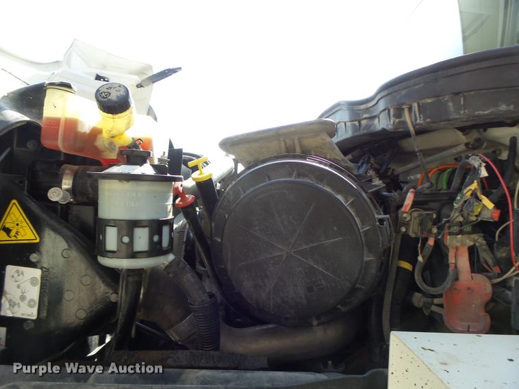 image for item DA3461 2008 International 7400 bucket truck