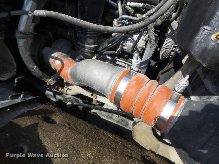 image for item DA3461 2008 International 7400 bucket truck