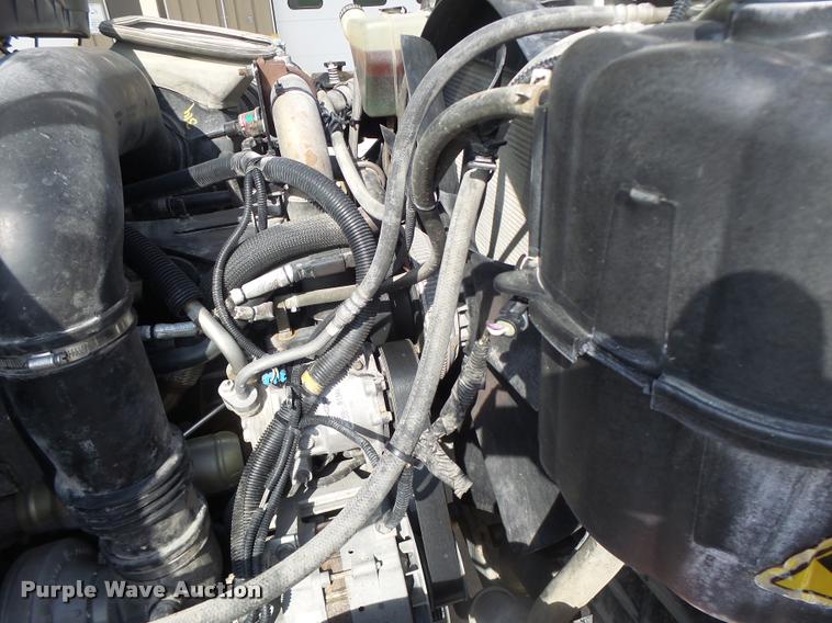 image for item DA3461 2008 International 7400 bucket truck