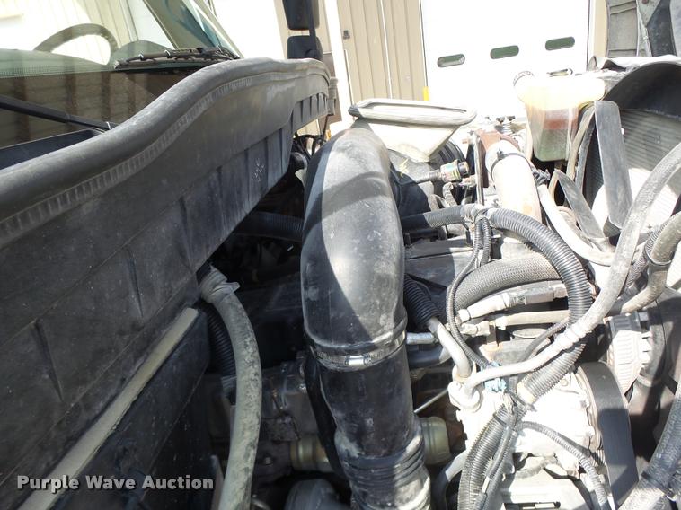 image for item DA3461 2008 International 7400 bucket truck