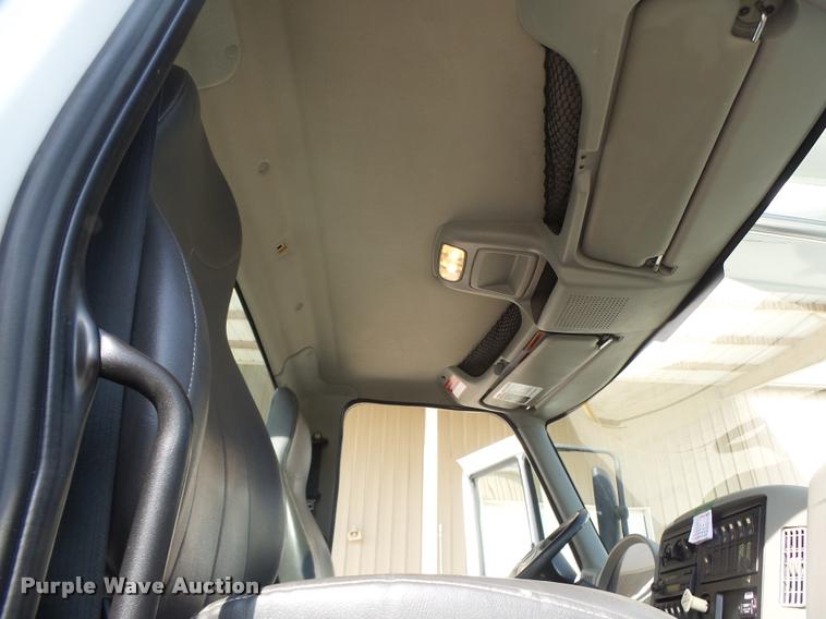 image for item DA3461 2008 International 7400 bucket truck