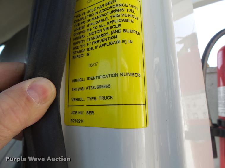 image for item DA3461 2008 International 7400 bucket truck