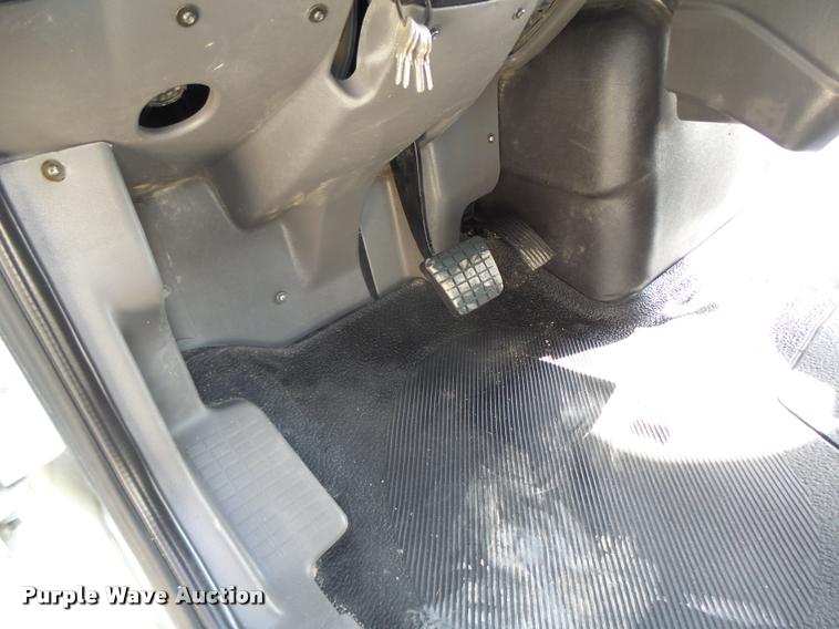 image for item DA3461 2008 International 7400 bucket truck