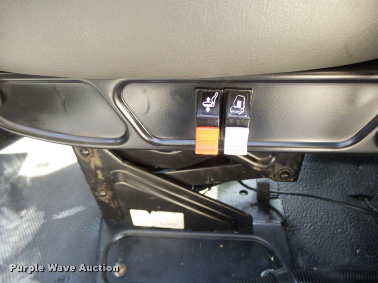 image for item DA3461 2008 International 7400 bucket truck