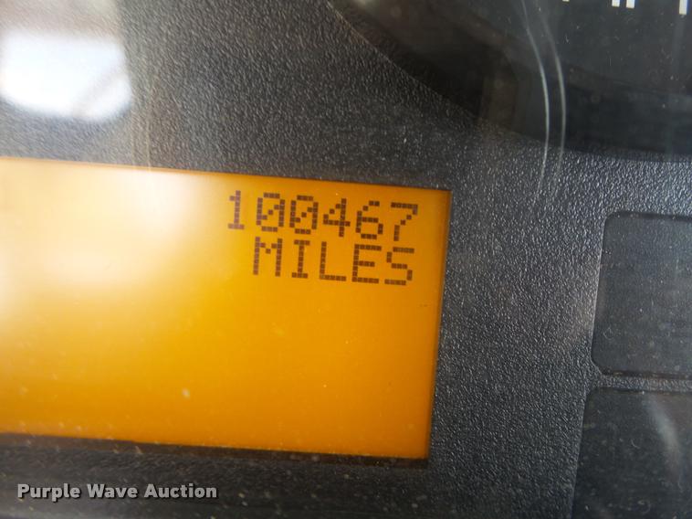 image for item DA3461 2008 International 7400 bucket truck