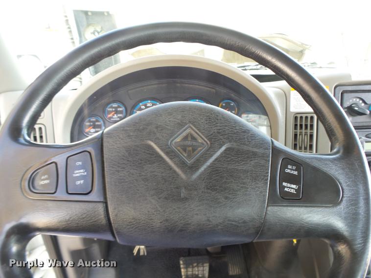 image for item DA3461 2008 International 7400 bucket truck