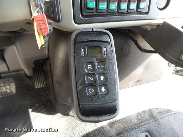 image for item DA3461 2008 International 7400 bucket truck