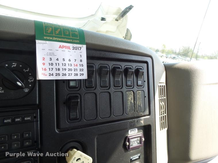 image for item DA3461 2008 International 7400 bucket truck