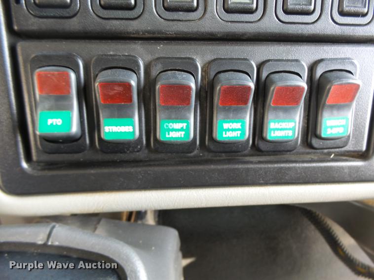 image for item DA3461 2008 International 7400 bucket truck