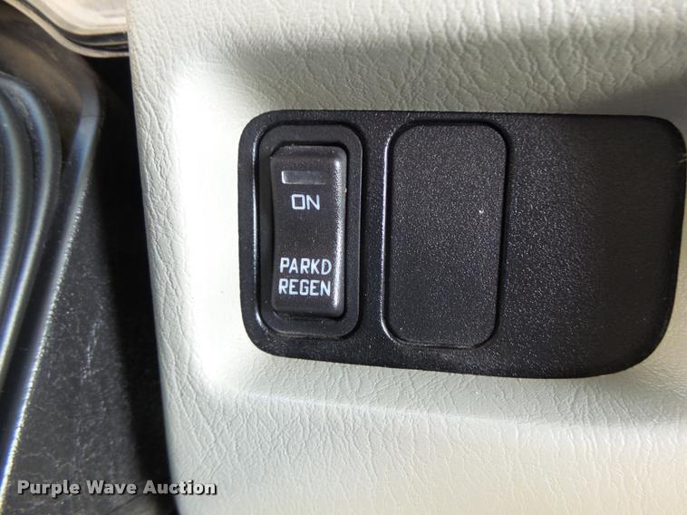 image for item DA3461 2008 International 7400 bucket truck