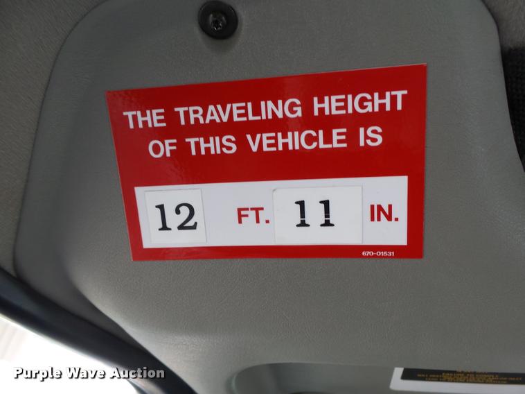 image for item DA3461 2008 International 7400 bucket truck