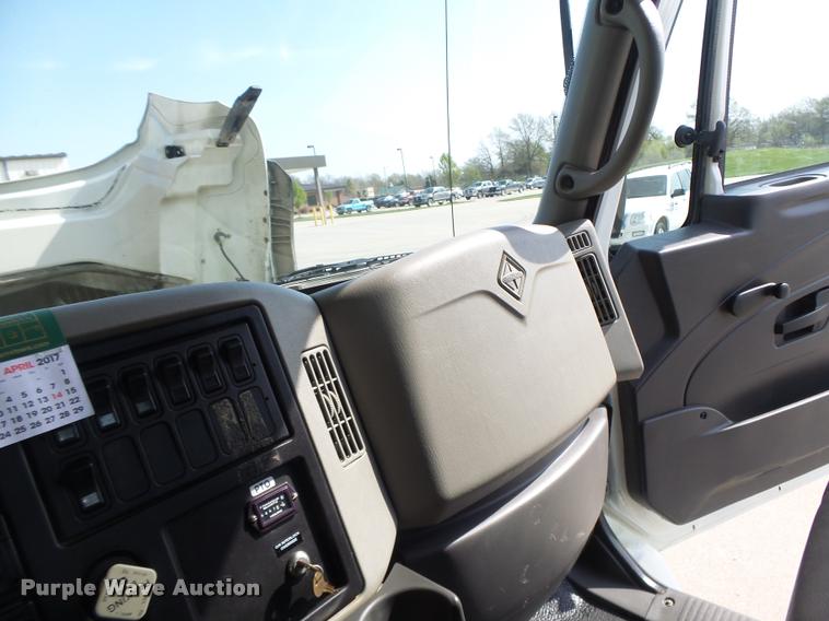 image for item DA3461 2008 International 7400 bucket truck