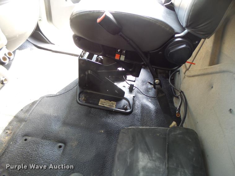 image for item DA3461 2008 International 7400 bucket truck