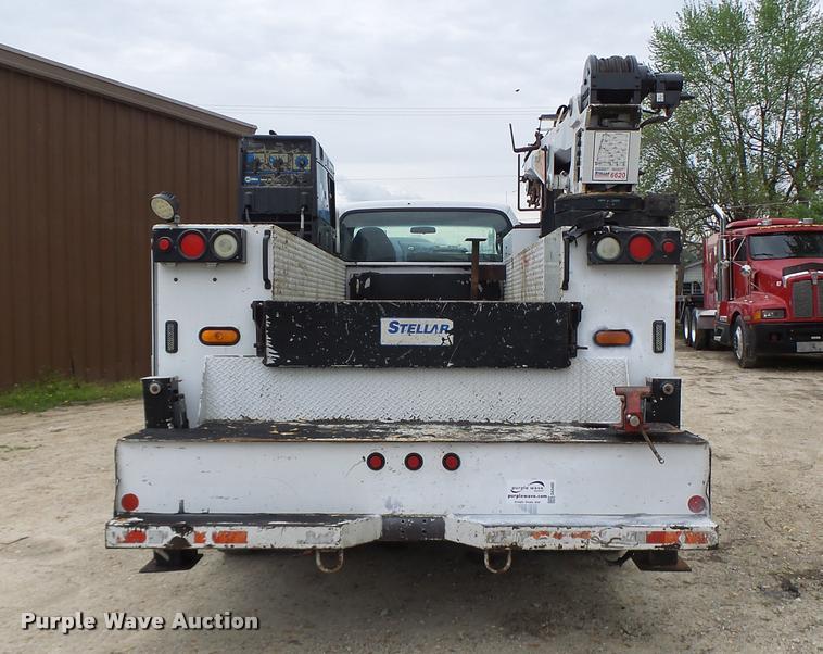 image for item DA3465 2002 Ford F650 service truck with crane