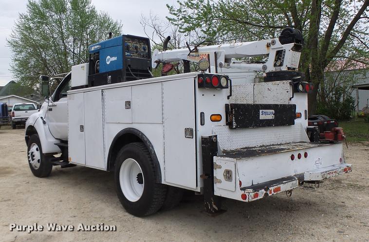 image for item DA3465 2002 Ford F650 service truck with crane