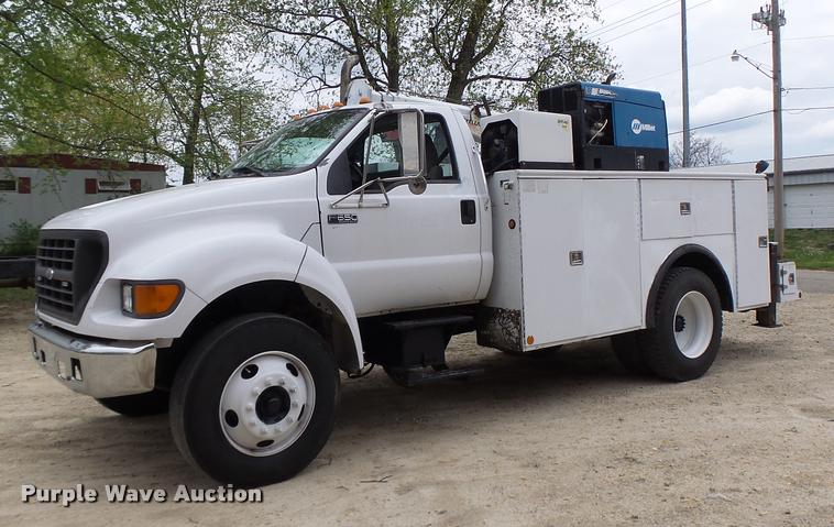 image for item DA3465 2002 Ford F650 service truck with crane