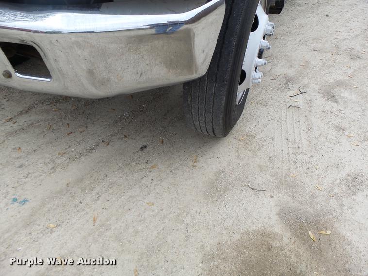 image for item DA3465 2002 Ford F650 service truck with crane