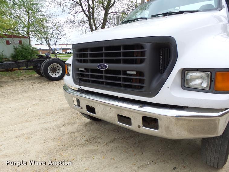 image for item DA3465 2002 Ford F650 service truck with crane