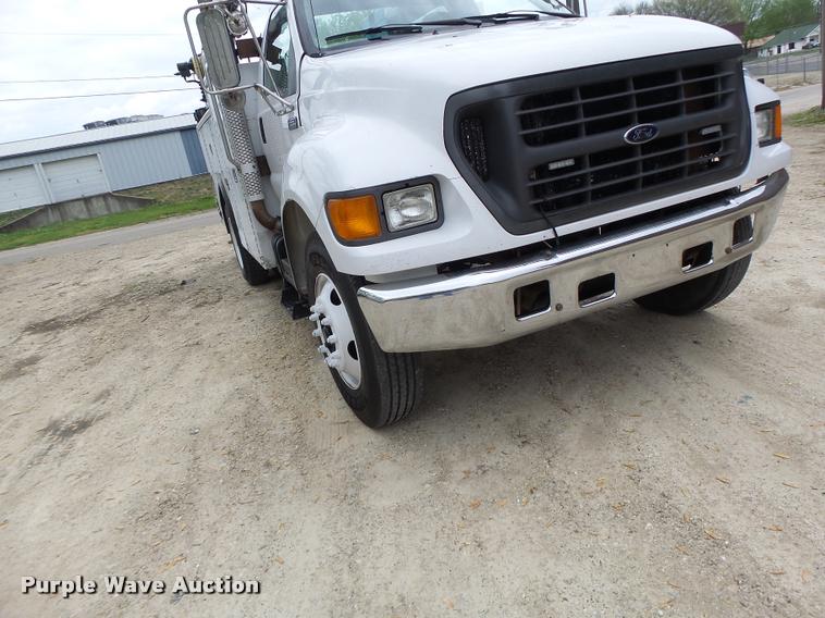 image for item DA3465 2002 Ford F650 service truck with crane