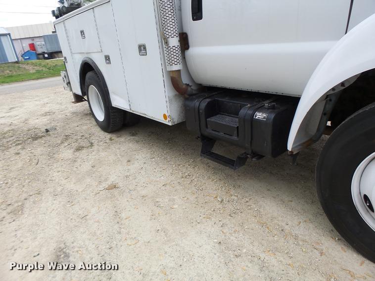 image for item DA3465 2002 Ford F650 service truck with crane
