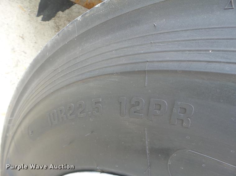 image for item DA3465 2002 Ford F650 service truck with crane