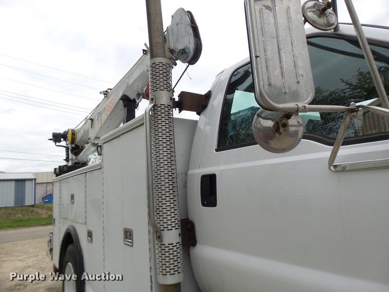 image for item DA3465 2002 Ford F650 service truck with crane