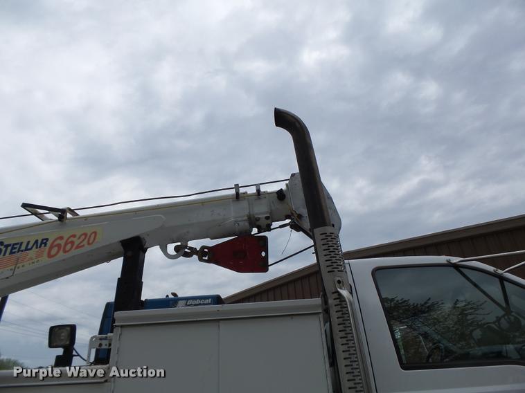 image for item DA3465 2002 Ford F650 service truck with crane