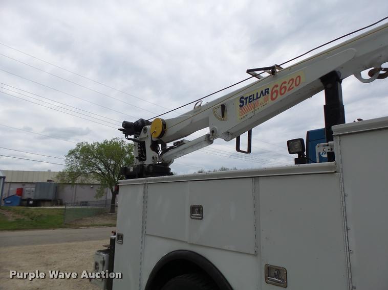 image for item DA3465 2002 Ford F650 service truck with crane