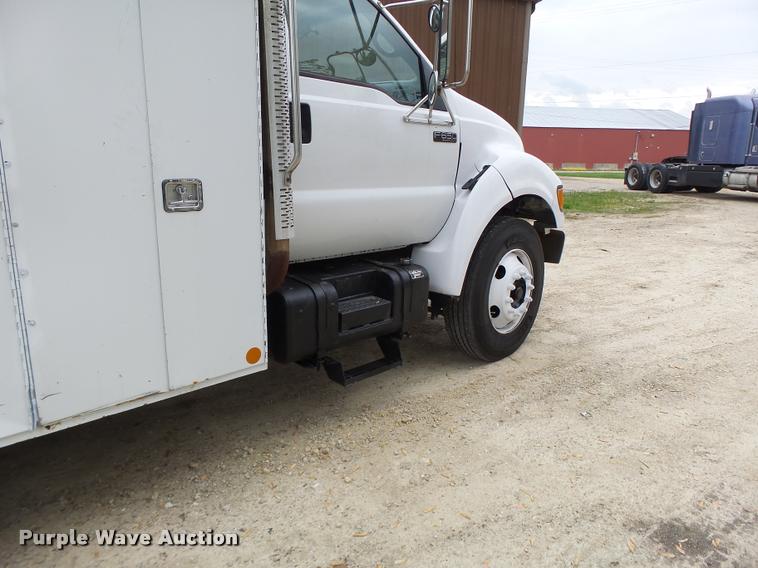 image for item DA3465 2002 Ford F650 service truck with crane