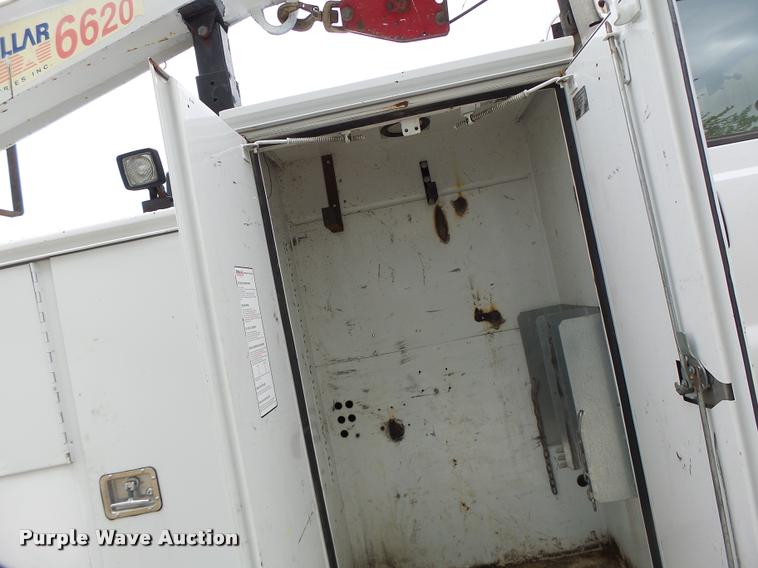 image for item DA3465 2002 Ford F650 service truck with crane