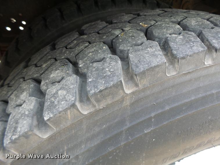 image for item DA3465 2002 Ford F650 service truck with crane