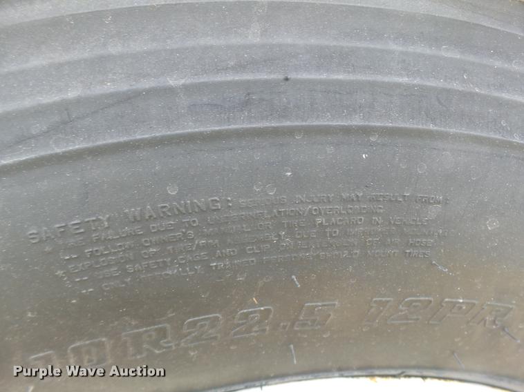 image for item DA3465 2002 Ford F650 service truck with crane