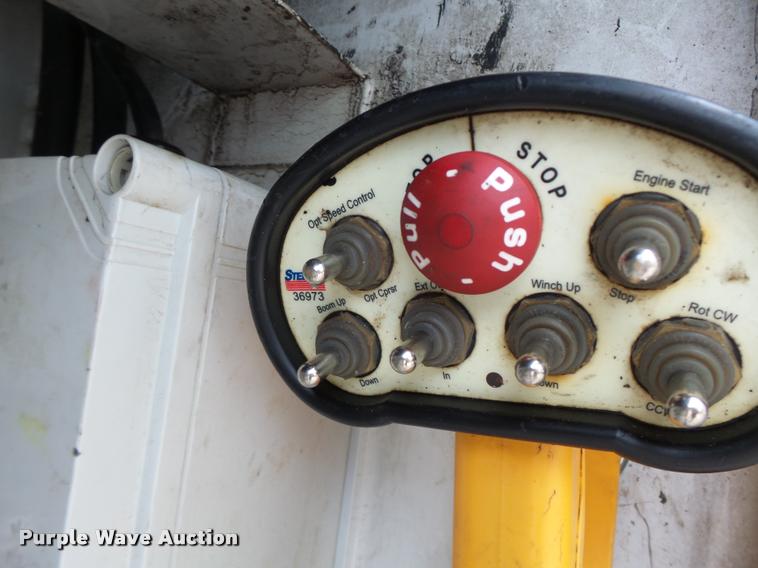 image for item DA3465 2002 Ford F650 service truck with crane