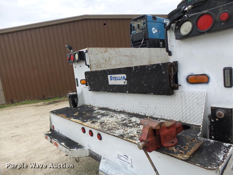 image for item DA3465 2002 Ford F650 service truck with crane