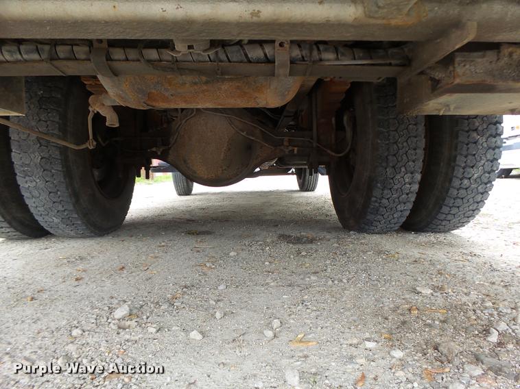 image for item DA3465 2002 Ford F650 service truck with crane