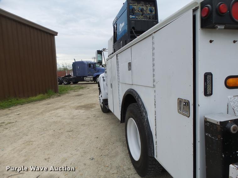 image for item DA3465 2002 Ford F650 service truck with crane
