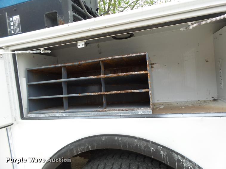 image for item DA3465 2002 Ford F650 service truck with crane