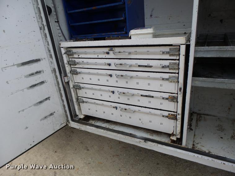 image for item DA3465 2002 Ford F650 service truck with crane