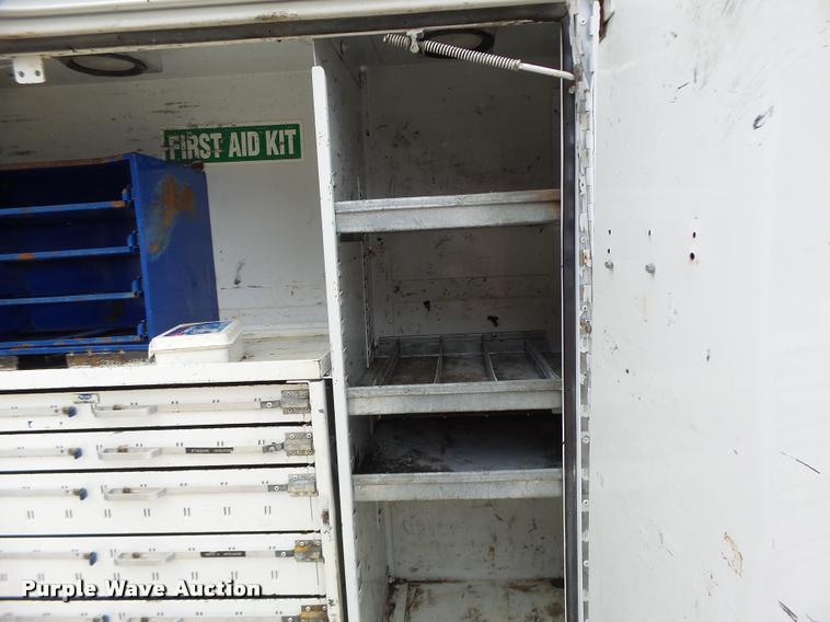 image for item DA3465 2002 Ford F650 service truck with crane