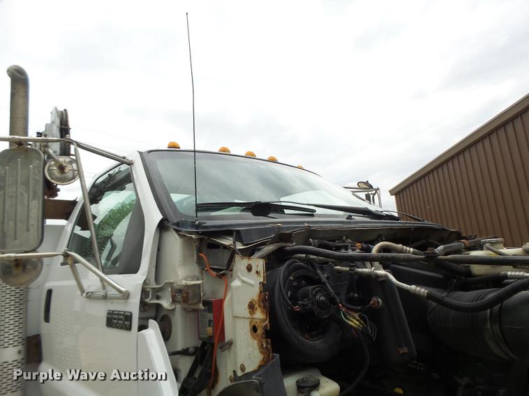 image for item DA3465 2002 Ford F650 service truck with crane