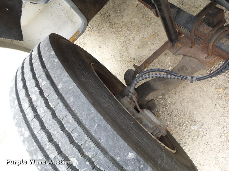 image for item DA3465 2002 Ford F650 service truck with crane